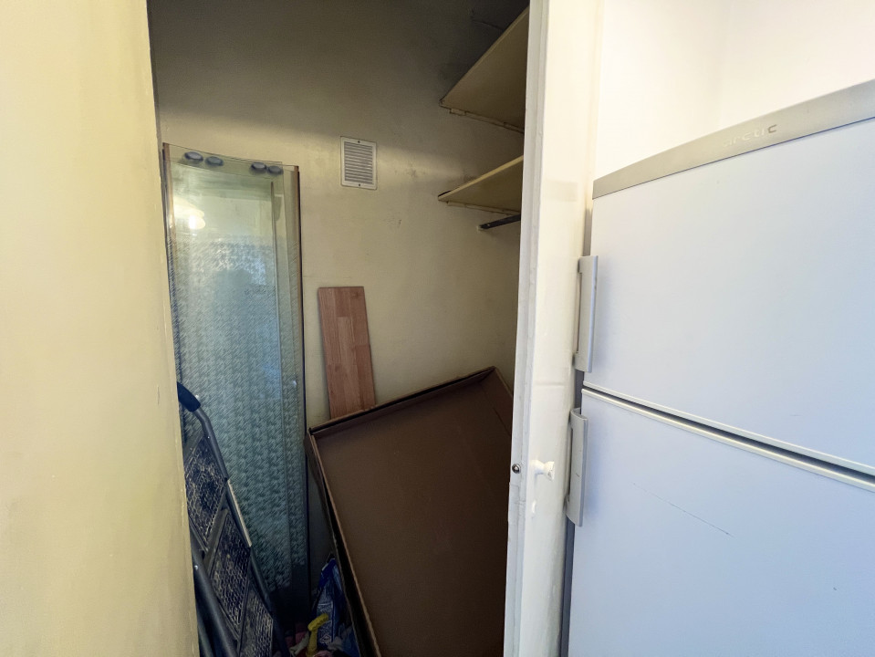 REZERVAT | Garsoniera spatioasa de 28 mp in bloc mixt, metrou Iancului