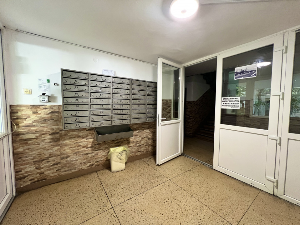 REZERVAT | Garsoniera spatioasa de 28 mp in bloc mixt, metrou Iancului