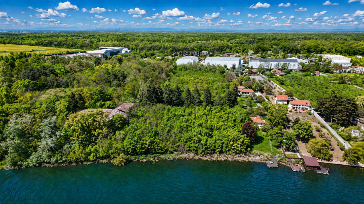 Preț ajustat | Teren 12.000 mp cu deschidere la lac de 44 m | Izvorani
