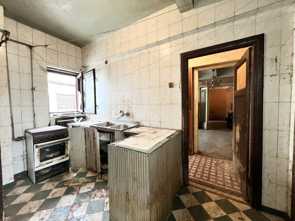 REZERVAT | Apartament rar de 3 camere, renovabil, in blocul Florentin!