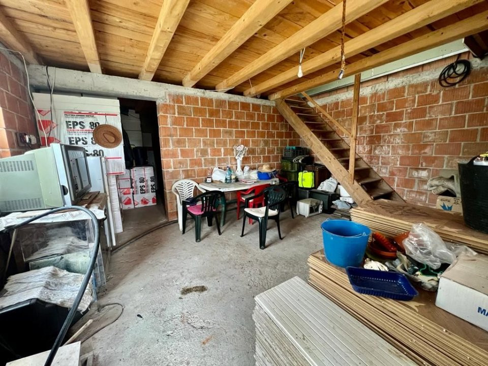 Casa 4 camere, 150 mpu + teren 5000 mp, Hulubesti - Calugareni
