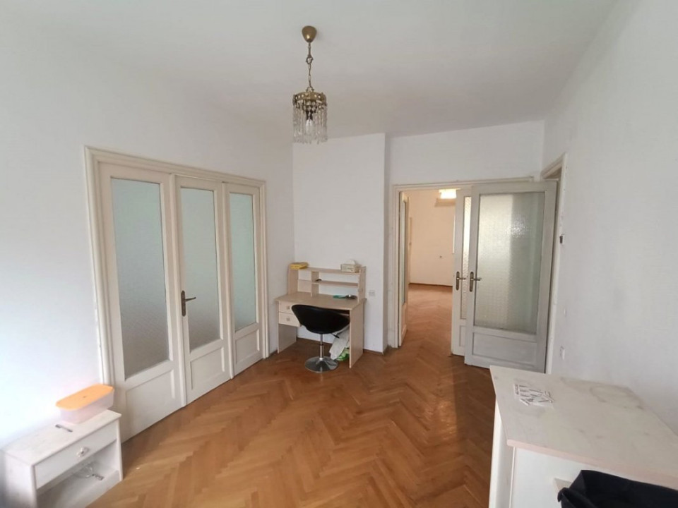 Apartament 4 camere, ultracentral, spațios, luminos, necesita renovare