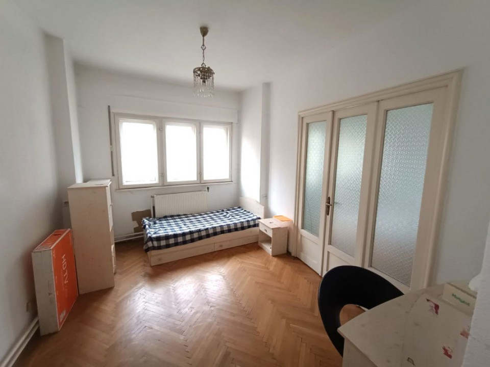 Apartament 4 camere, ultracentral, spațios, luminos, necesita renovare