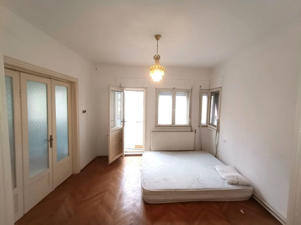 Apartament 4 camere, ultracentral, spațios, luminos, necesita renovare