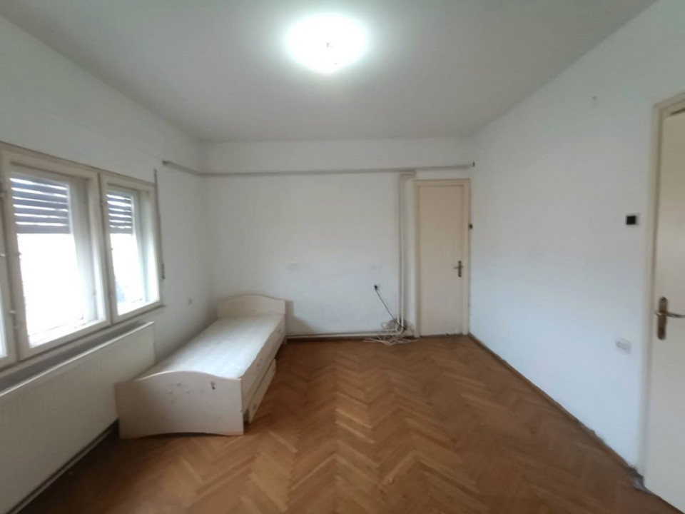 Apartament 4 camere, ultracentral, spațios, luminos, necesita renovare