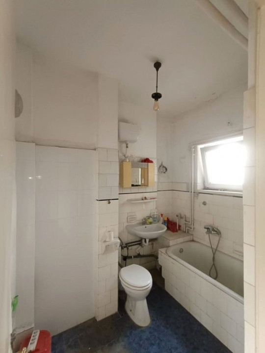 Apartament 4 camere, ultracentral, spațios, luminos, necesita renovare