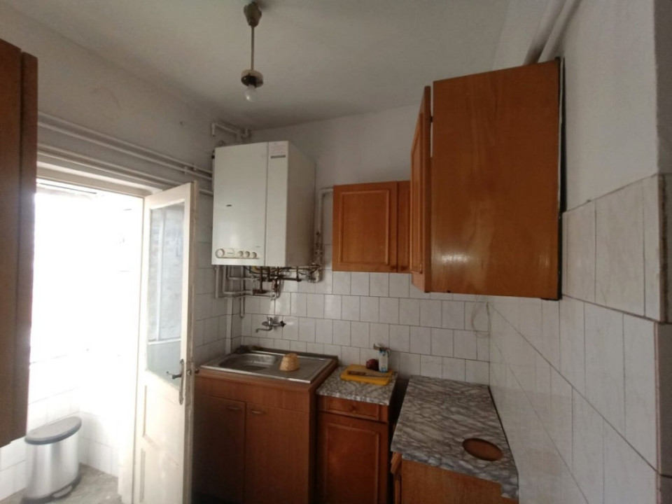 Apartament 4 camere, ultracentral, spațios, luminos, necesita renovare