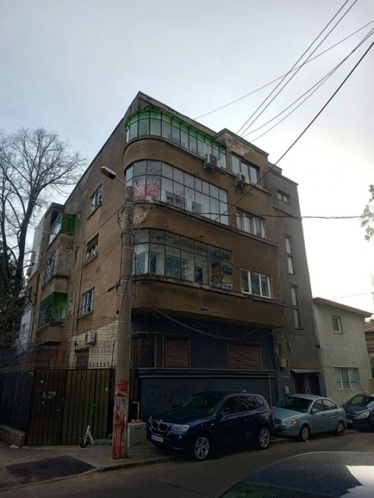 Apartament 4 camere, ultracentral, spațios, luminos, necesita renovare