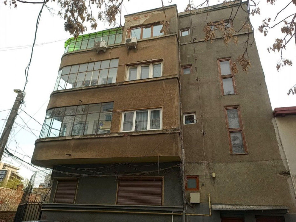 Apartament 4 camere, ultracentral, spațios, luminos, necesita renovare