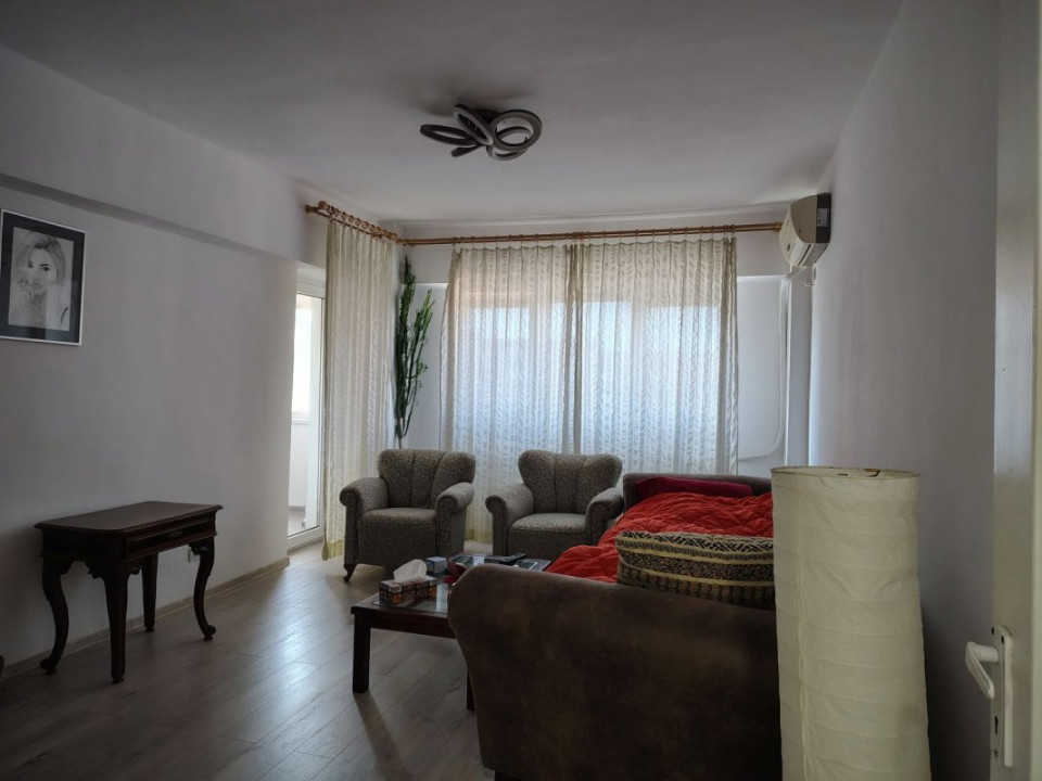 Mosilor 4 camere centrala proprie, decomandat