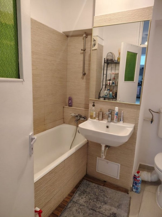 Mosilor 4 camere centrala proprie, decomandat