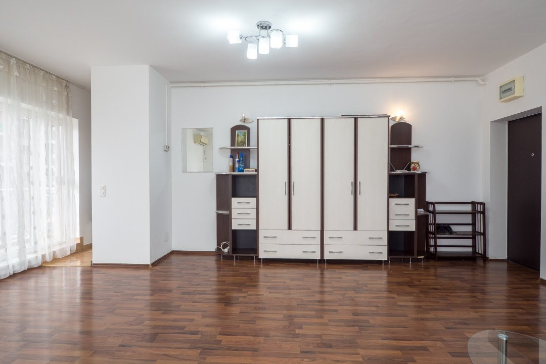 Garsonieră Spațioasă si Luminoasa în Titan, Răsărit de Soare 