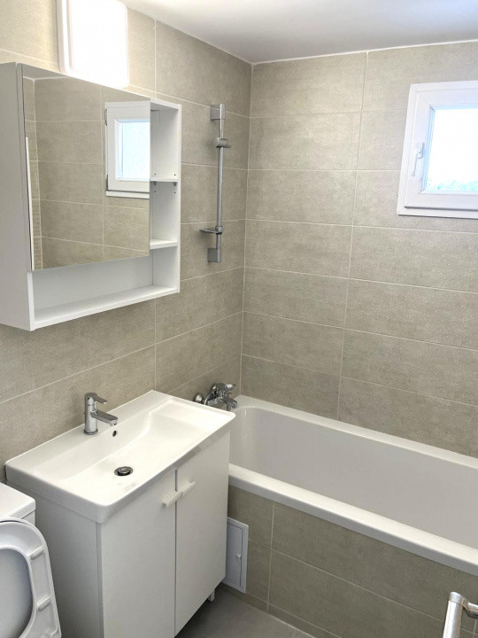 0% | Apartament 3 camere decomandat, nemobilat, Centrala proprie | Calea Moșilor