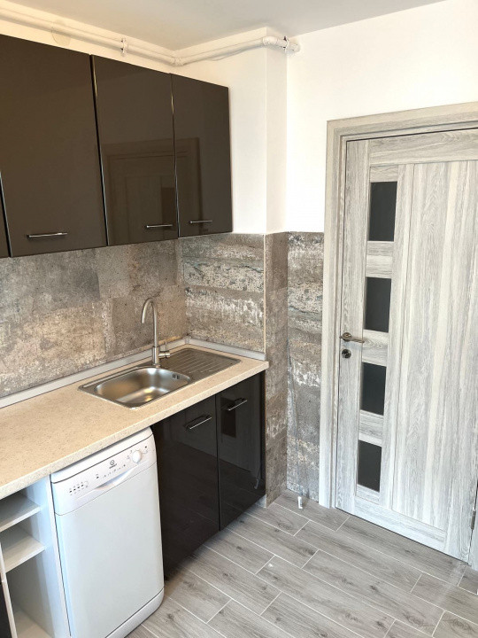 0% | Apartament 3 camere decomandat, nemobilat, Centrala proprie | Calea Moșilor