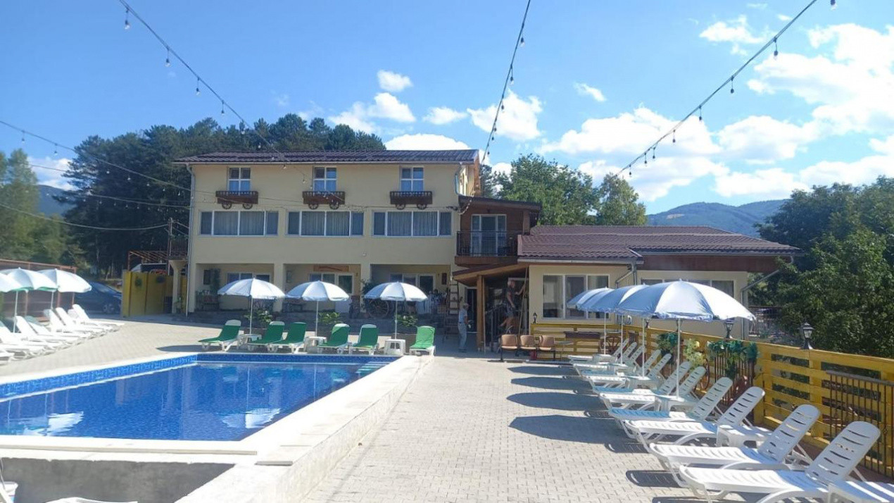 Pensiune cu 22 camere, piscină încălzită si Teren 1828 mp | Vulcan - Hunedoara
