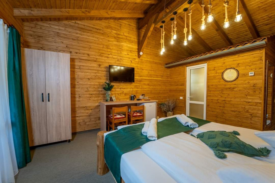 Pensiune cu 22 camere, piscină încălzită si Teren 1828 mp | Vulcan - Hunedoara