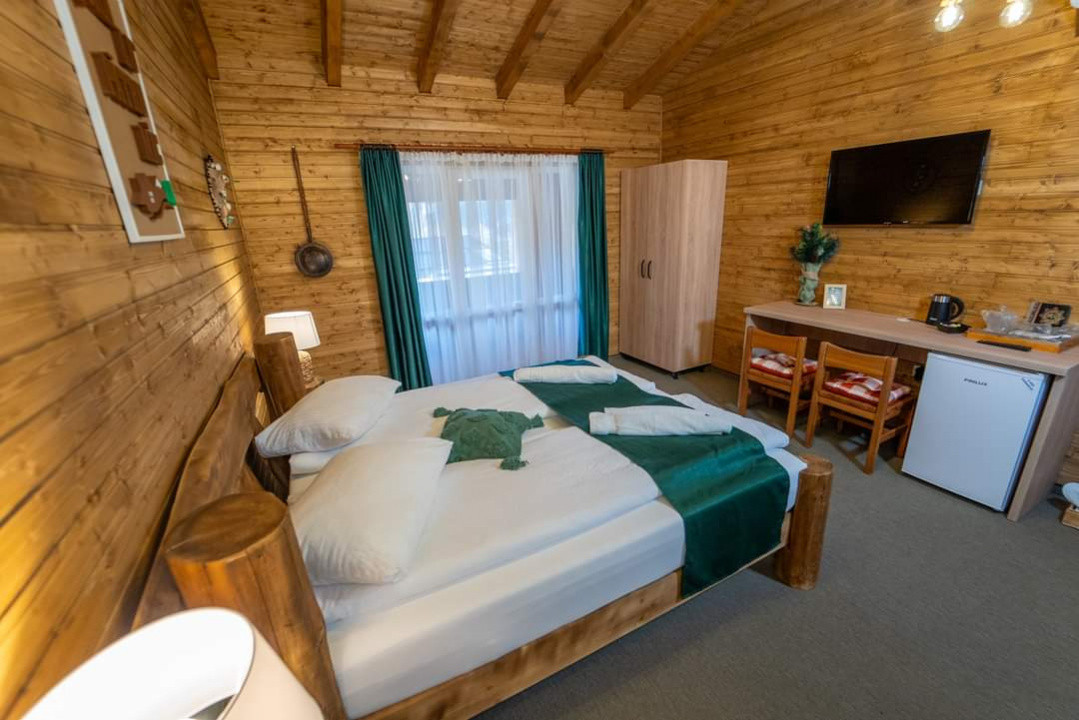 Pensiune cu 22 camere, piscină încălzită si Teren 1828 mp | Vulcan - Hunedoara