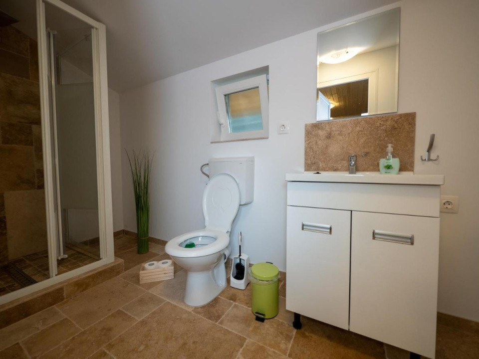 Pensiune cu 22 camere, piscină încălzită si Teren 1828 mp | Vulcan - Hunedoara