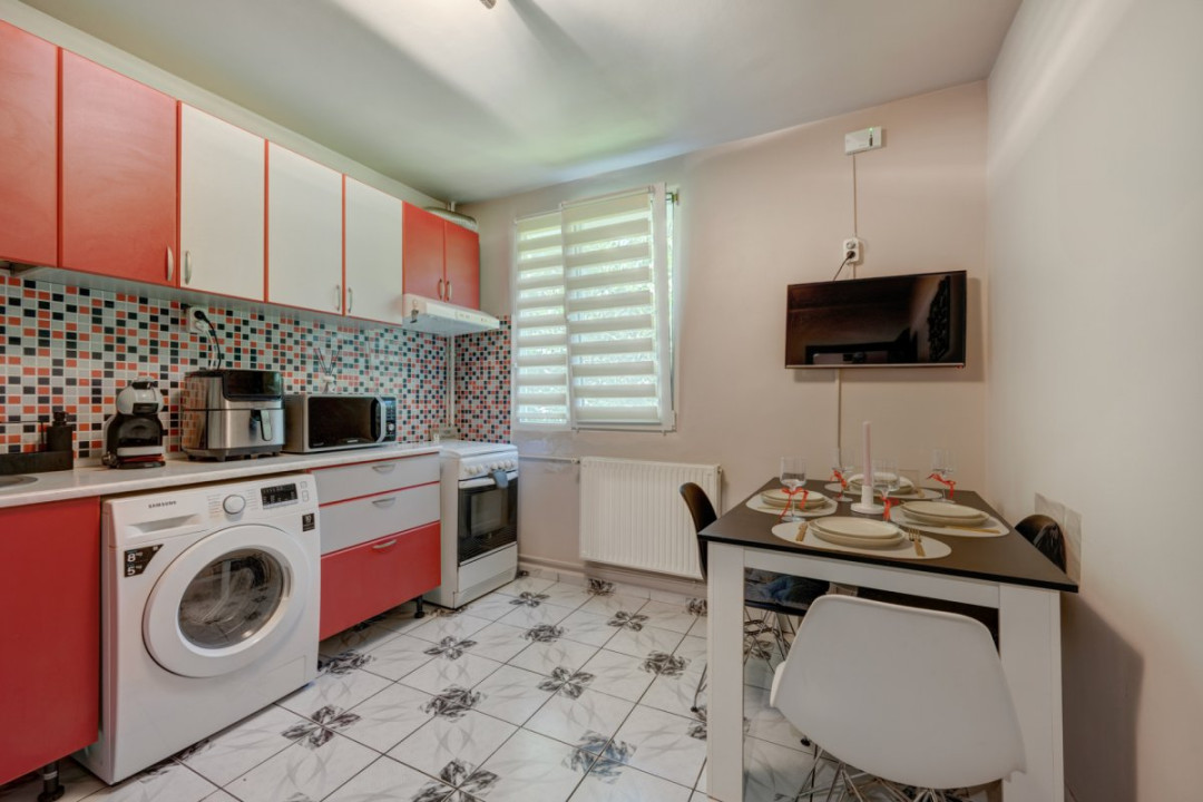 Apartament primitor de 2 camere, mobilat/utilat și loc de parcare!