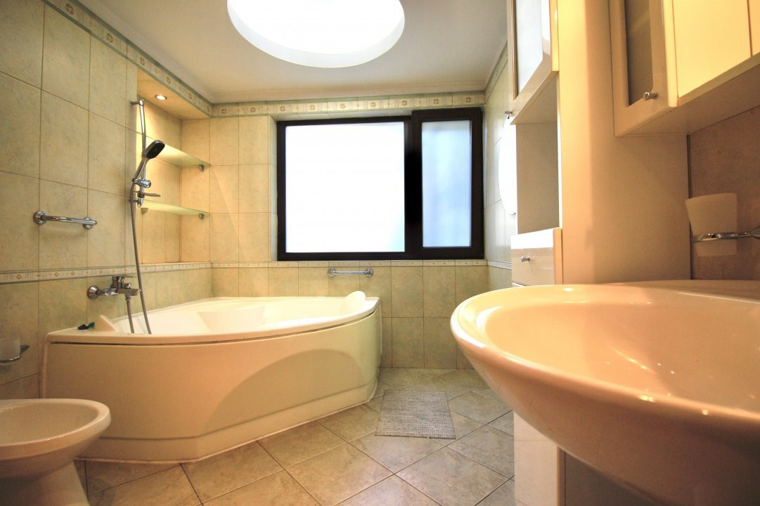 PIATA VICTORIEI-TITULESCU, APARTAMENT ELEGANT, LIVING 31 MP!
