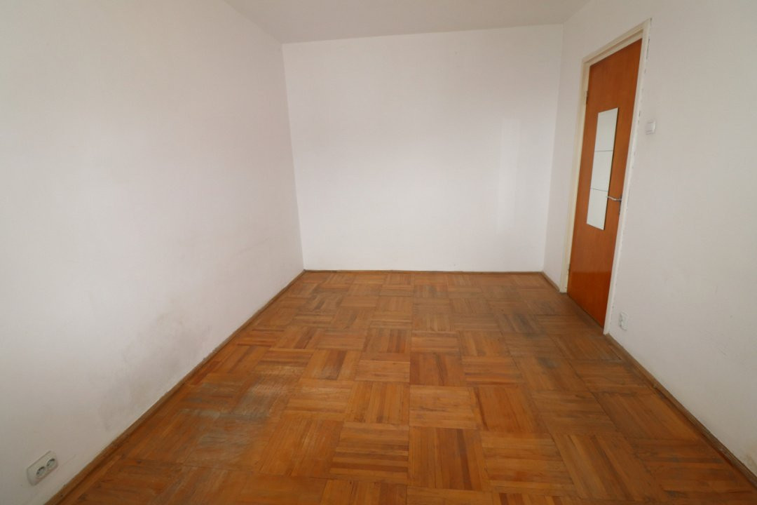 Titan - Liviu Rebreanu  - zona verde - necesita renovare 