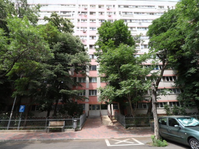 Titan - Liviu Rebreanu  - zona verde - necesita renovare 