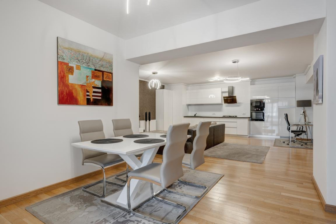 Apartament spatios 2 camere loc parcare complex UpGround metrou Pipera