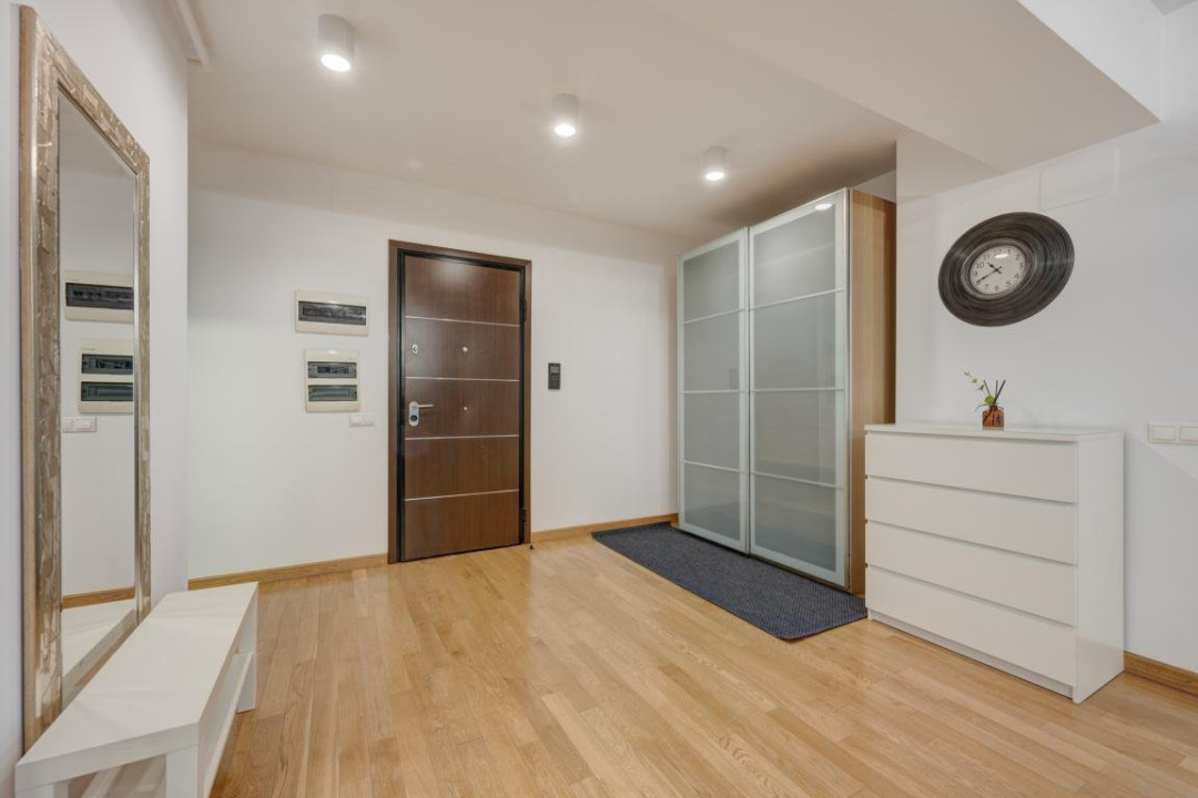 Apartament spatios 2 camere loc parcare complex UpGround metrou Pipera