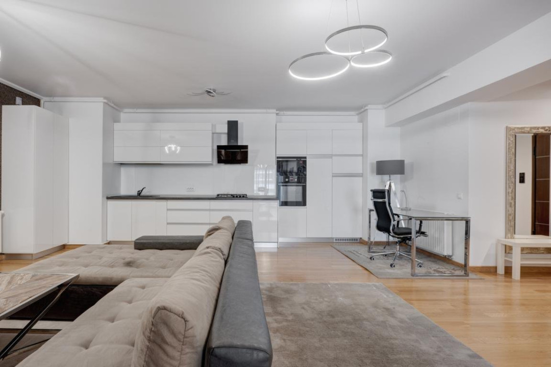 Apartament spatios 2 camere loc parcare complex UpGround metrou Pipera
