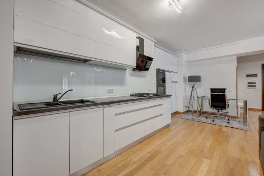 Apartament spatios 2 camere loc parcare complex UpGround metrou Pipera