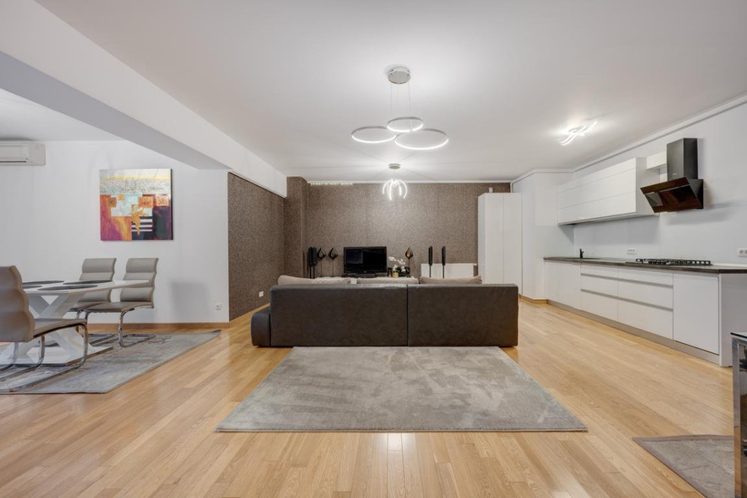 Apartament spatios 2 camere loc parcare complex UpGround metrou Pipera