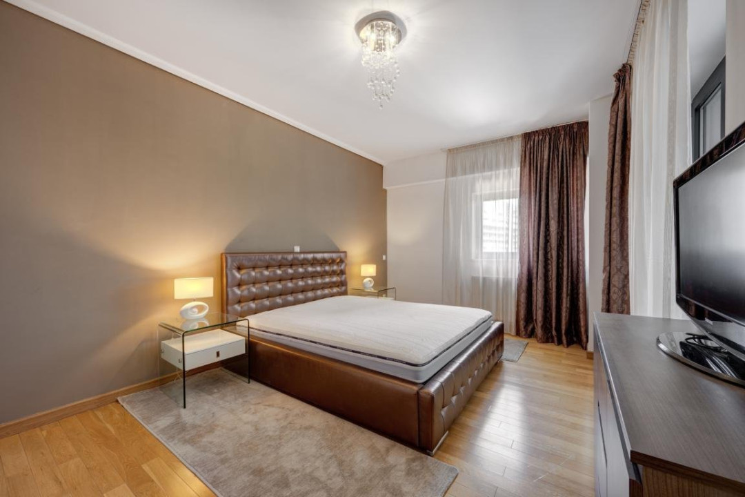 Apartament spatios 2 camere loc parcare complex UpGround metrou Pipera