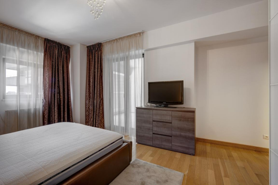 Apartament spatios 2 camere loc parcare complex UpGround metrou Pipera