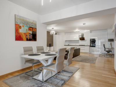 Apartament spatios 2 camere loc parcare complex UpGround metrou Pipera