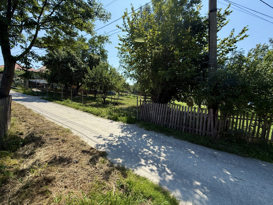 Teren intravilan, 2476 mp in cadru natural, regim P+1E+M | COMARNIC