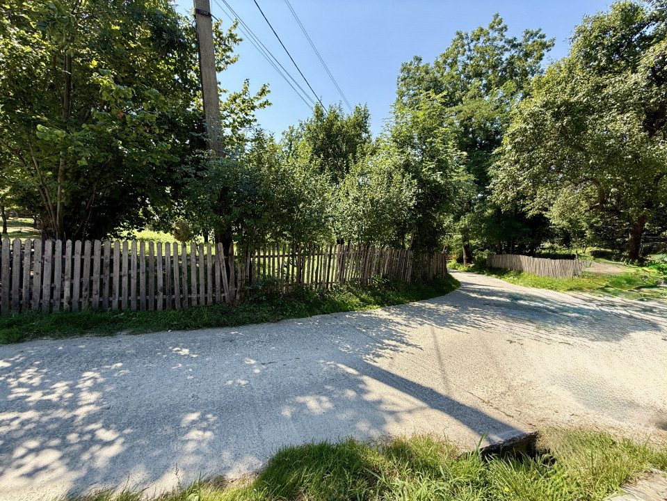 Teren intravilan, 2476 mp in cadru natural, regim P+1E+M | COMARNIC