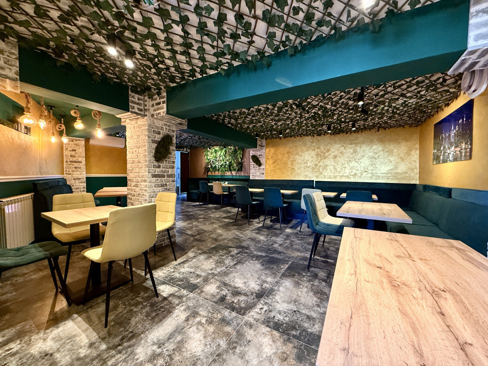 Restaurant cu vad pietonal | Servire stradală + zonă mese | Baicului