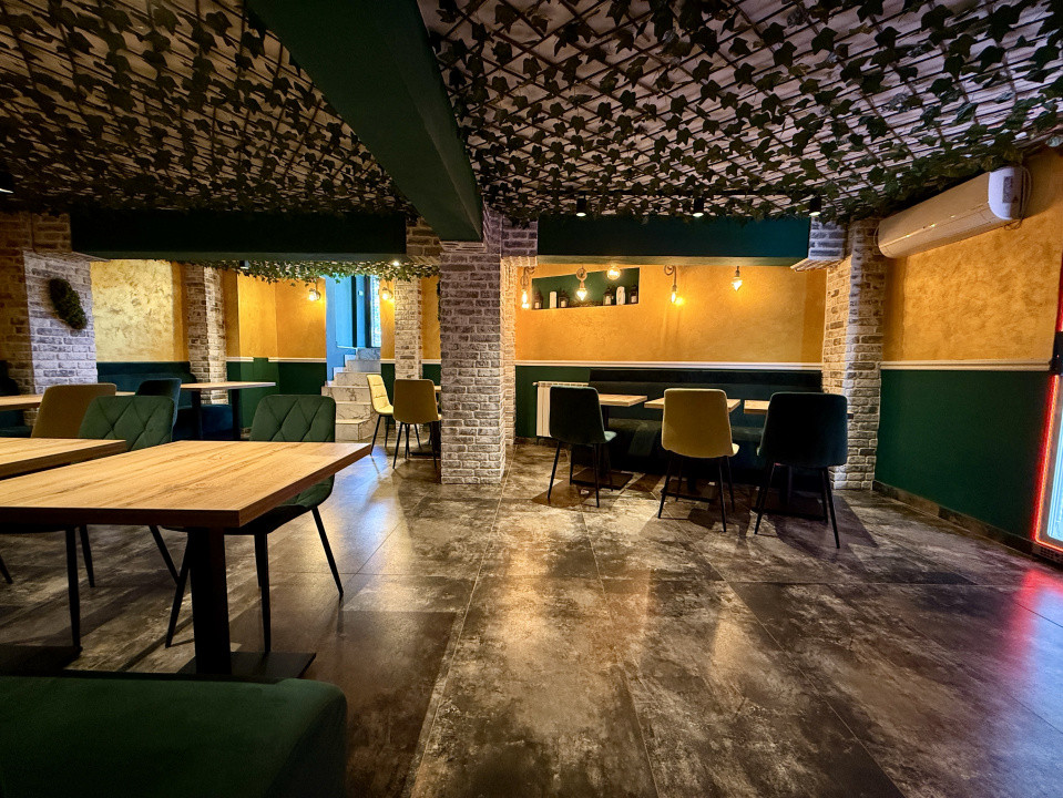 Restaurant cu vad pietonal | Servire stradală + zonă mese | Baicului