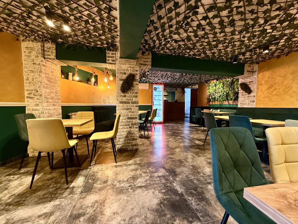 Restaurant cu vad pietonal | Servire stradală + zonă mese | Baicului