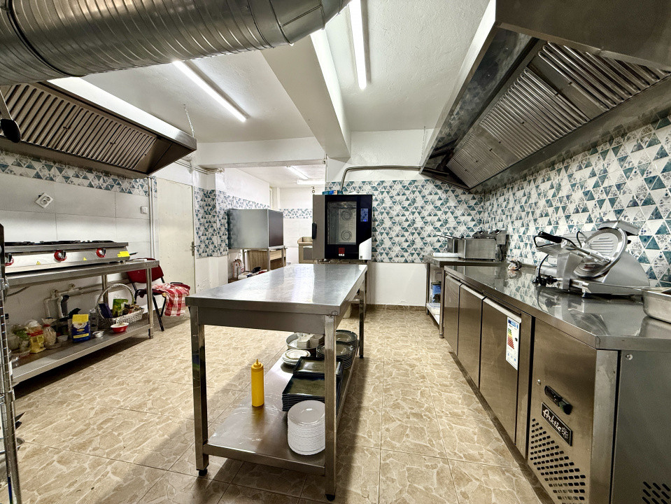 Restaurant cu vad pietonal | Servire stradală + zonă mese | Baicului
