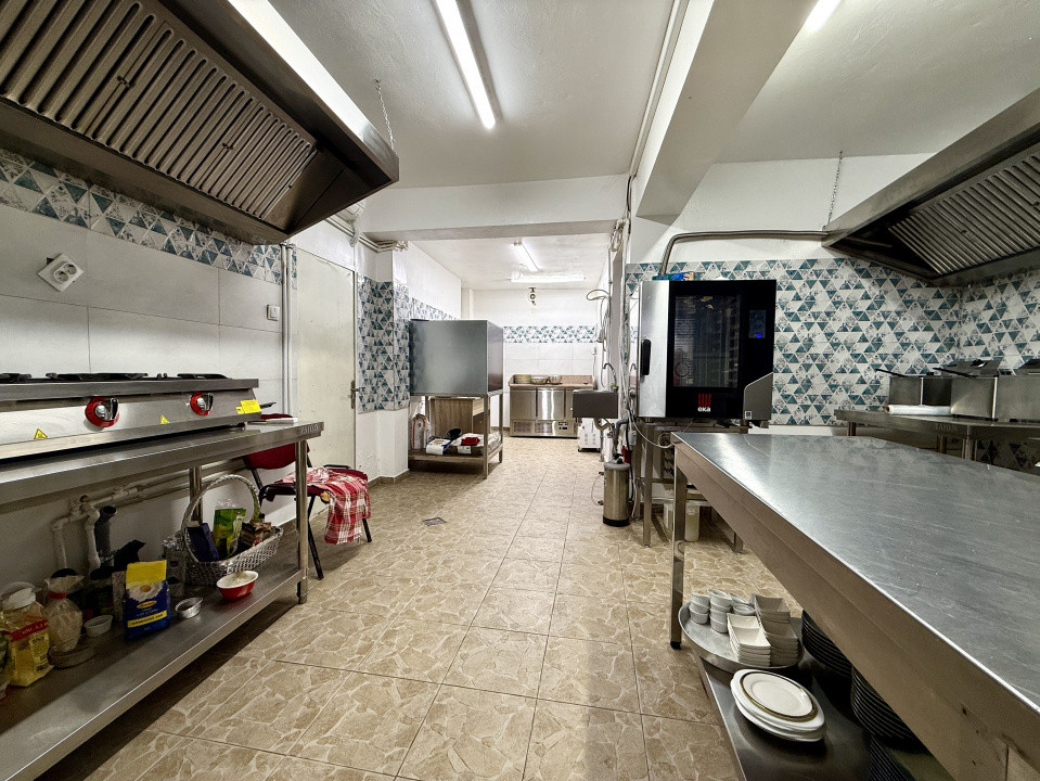 Restaurant cu vad pietonal | Servire stradală + zonă mese | Baicului