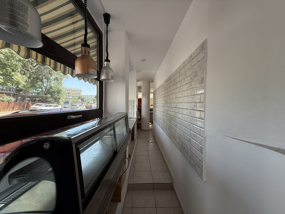 Restaurant cu vad pietonal | Servire stradală + zonă mese | Baicului