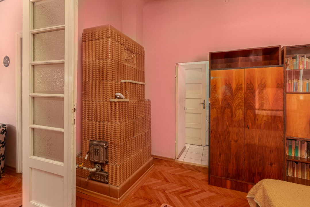 Casă individuală cu 2 corpuri, curte proprie, 253mp teren, zona Sălaj