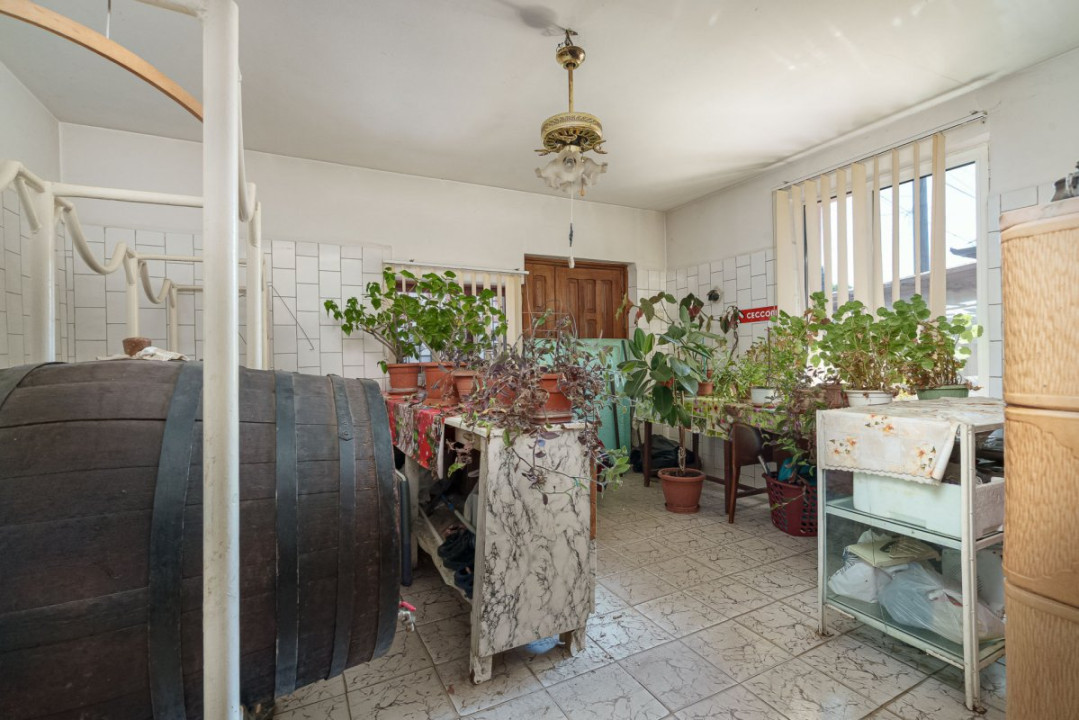 Casă individuală cu 2 corpuri, curte proprie, 253mp teren, zona Sălaj