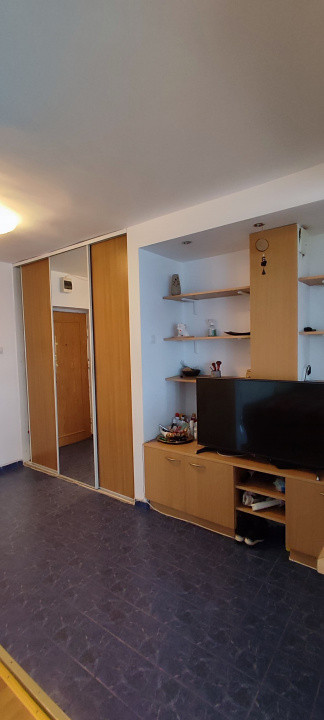 Garsoniera spatioasa cu balcon, 42 mp, bloc reabilitat | zona Octavian Goga