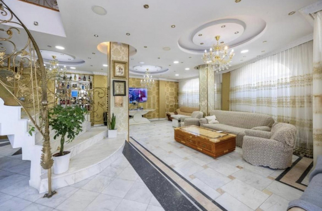 Casă individuală / Spațiu comercial / Clinică | 335 mp, curte proprie | Baicului