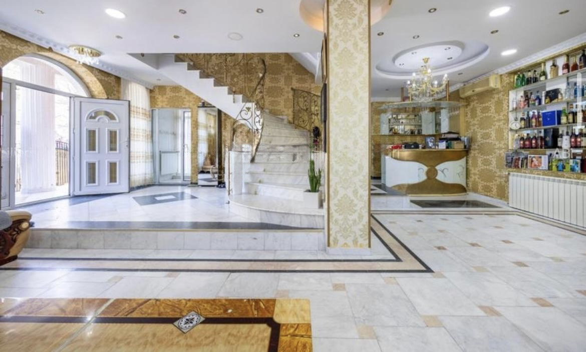 Casă individuală / Spațiu comercial / Clinică | 335 mp, curte proprie | Baicului