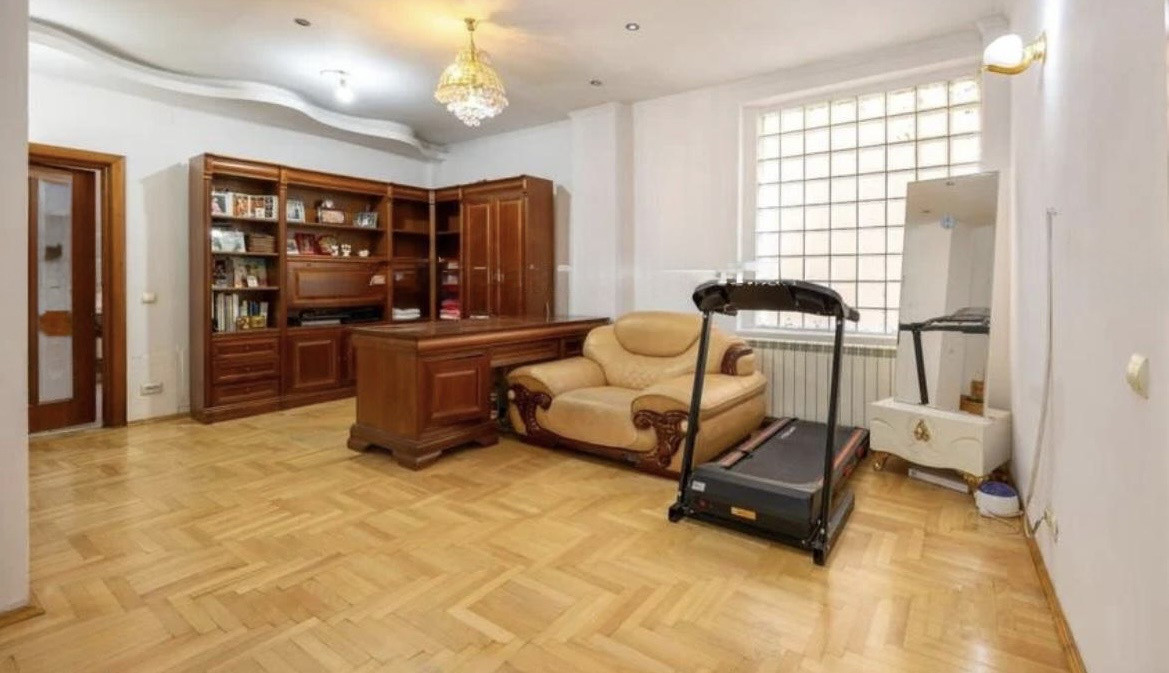Casă individuală / Spațiu comercial / Clinică | 335 mp, curte proprie | Baicului