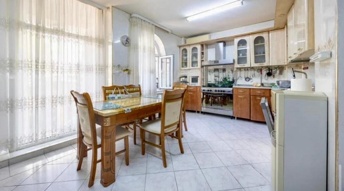 Casă individuală / Spațiu comercial / Clinică | 335 mp, curte proprie | Baicului