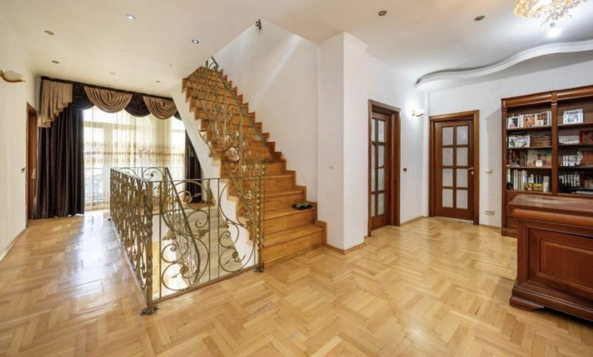 Casă individuală / Spațiu comercial / Clinică | 335 mp, curte proprie | Baicului